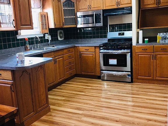 3rd image of 316 Tomlinson Ct