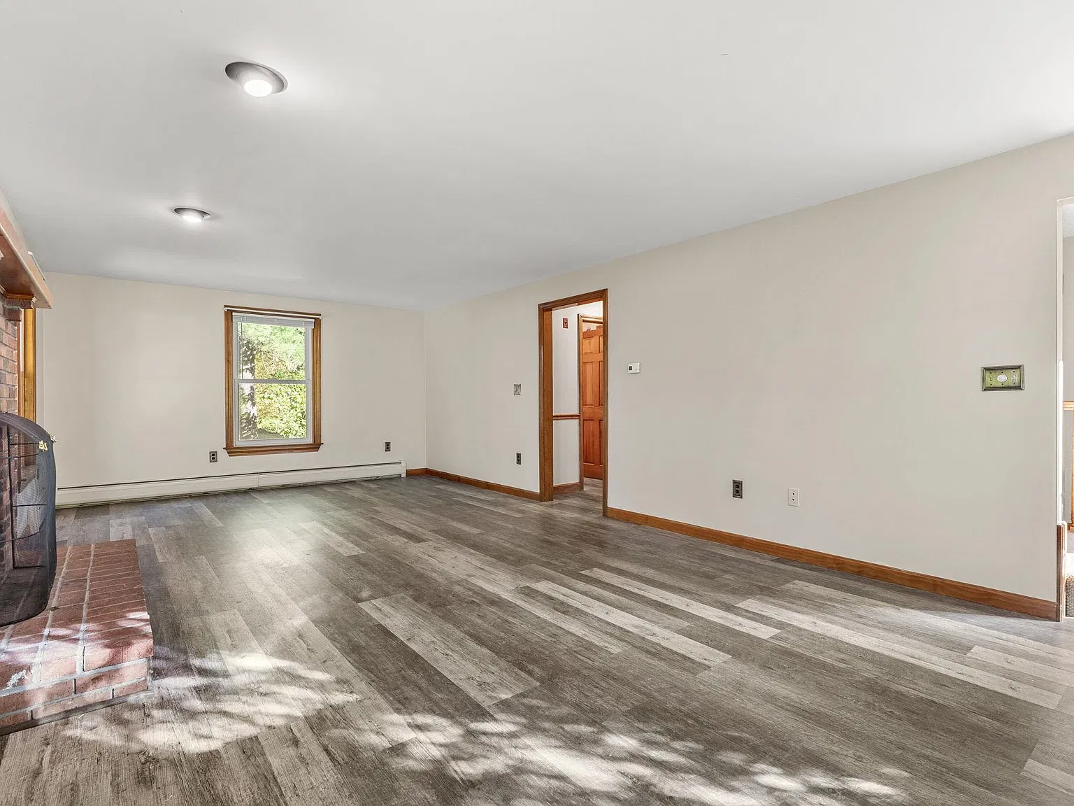 3 bed, 2.5 bath, 1840 sqft, $4,200 — Photo 2