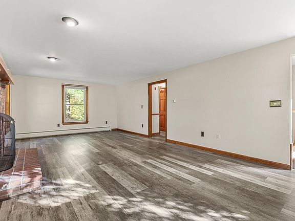 2nd image of 125 Lowell Rd
