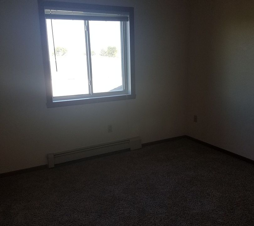 1st image of 609 1st Ave NW #205