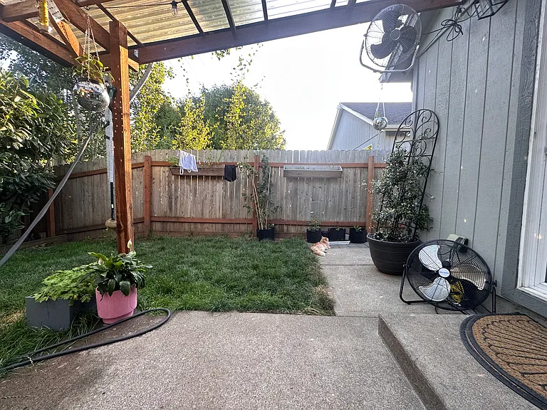 140 Lyon Pl SE — Photo 5
