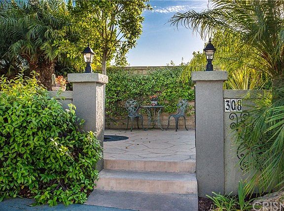 2nd image of 308 Avenida Valencia