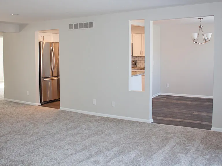 2050 Delaware Ave #E — Photo 4