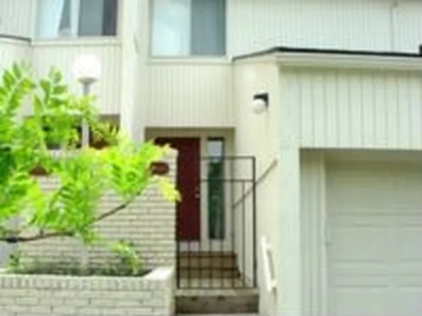 39560 Kartar Ln #1, Novi, MI 48375