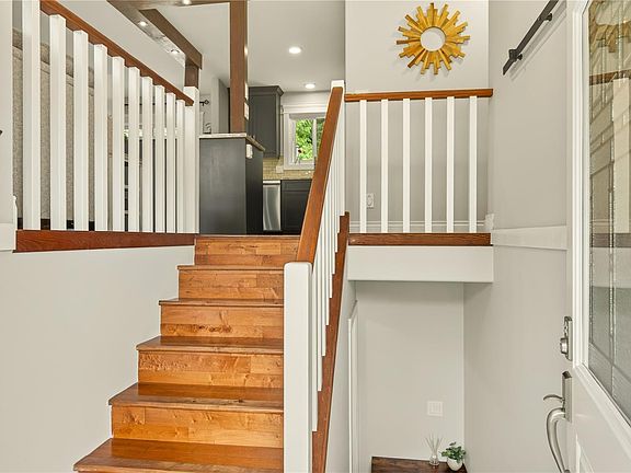 3rd image of 525 Doreen Pl