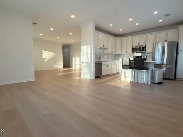 674 Saint Andrews Pl, Englishtown, NJ 07726