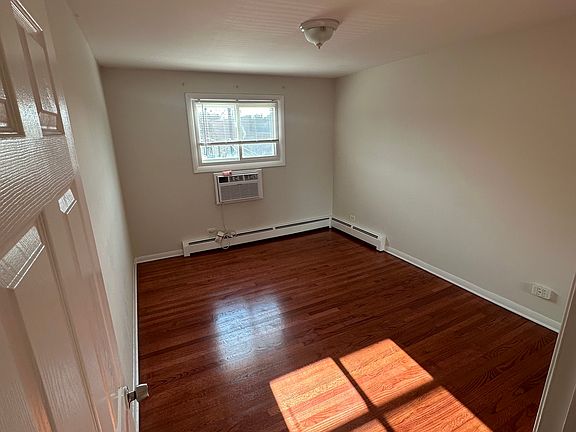 3rd image of 9140 Skokie Blvd APT 302