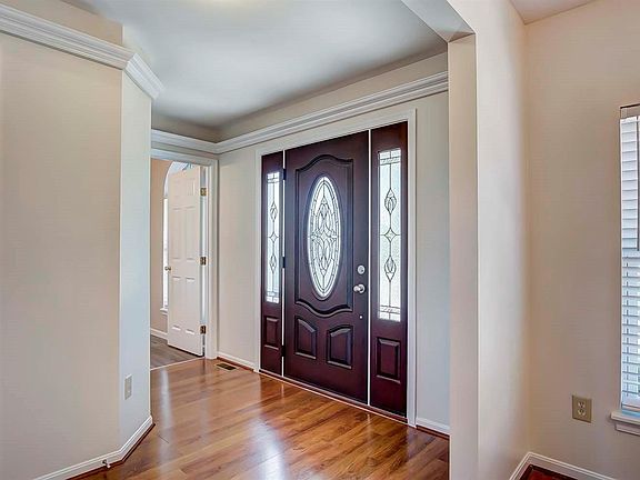 3rd image of 5587 Sarahs Oak Dr