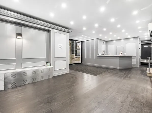 341 West 45th Street image 10 of 13