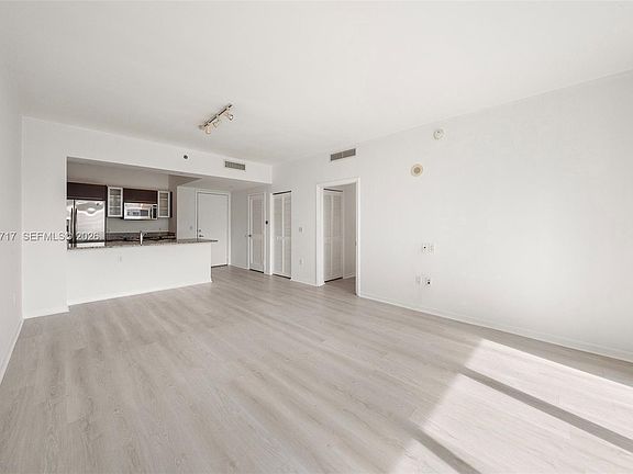 5th image of 951 Brickell Ave APT 1202