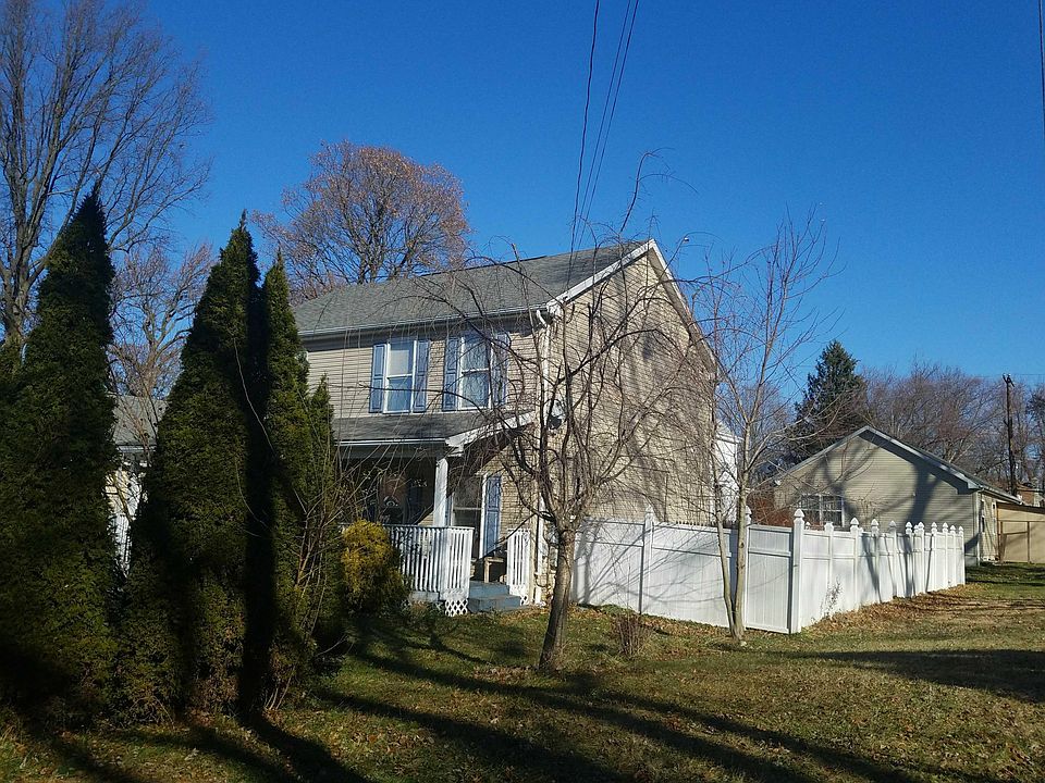 2nd image of 437 Willows Ave