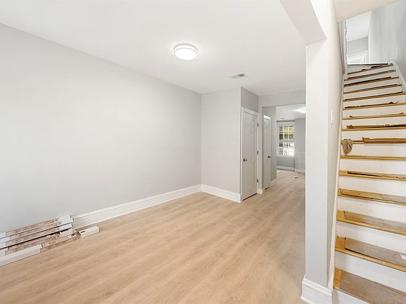 5th image of 204 Summit Ave