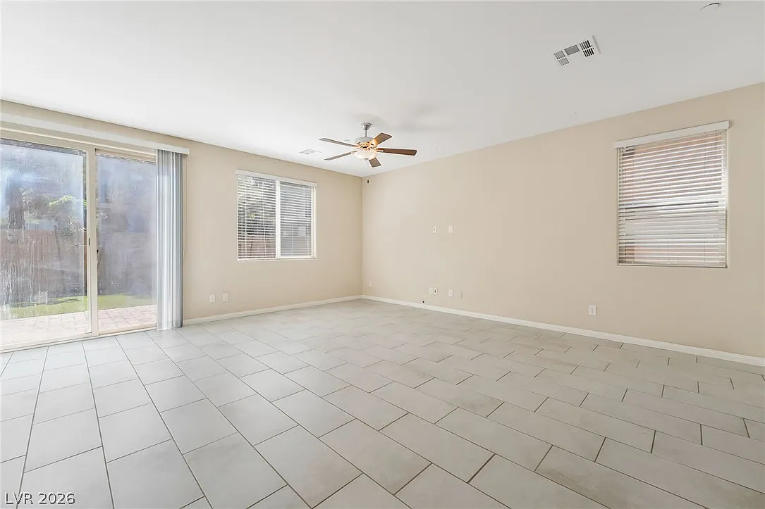 5 bed, 3.0 bath, 2779 sqft, $3,040 — Photo 3