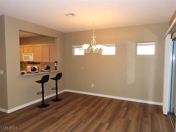 5th image of 2561 Leighton Ave