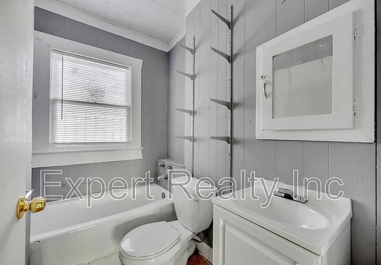 608 5th Ave — Photo 12