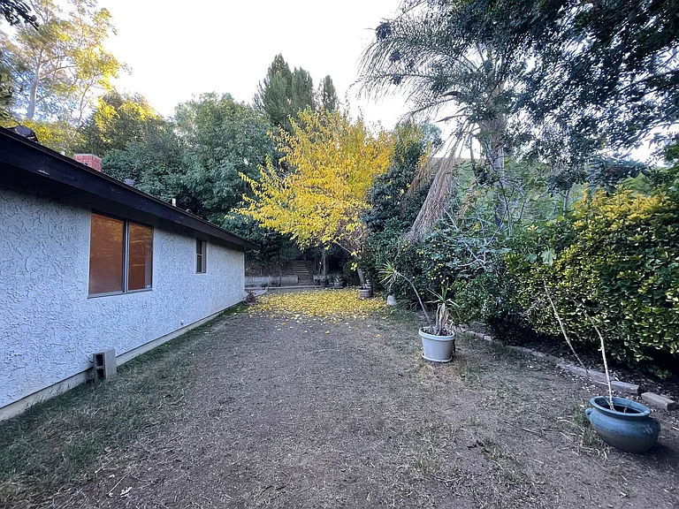 1868 W Phillips Dr — Photo 17