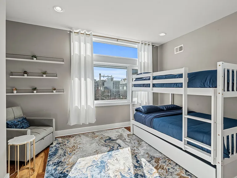 Large bedroom #2