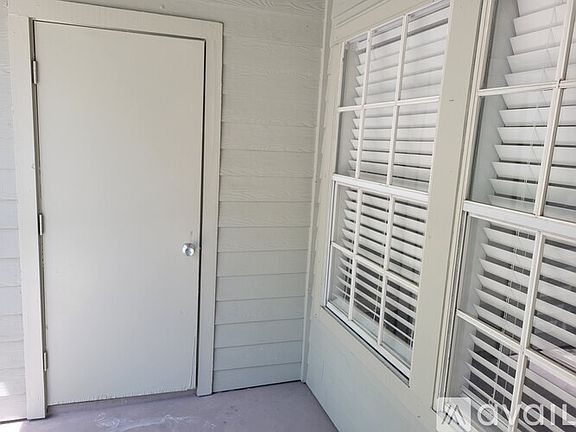5th image of 6130 Westgate Dr APT 104