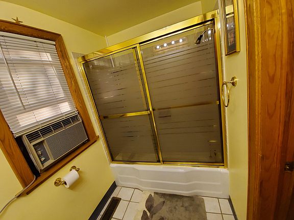 3rd image of 178 Briscoe Ave