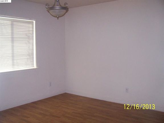 5th image of 940 Shadow Mountain Dr