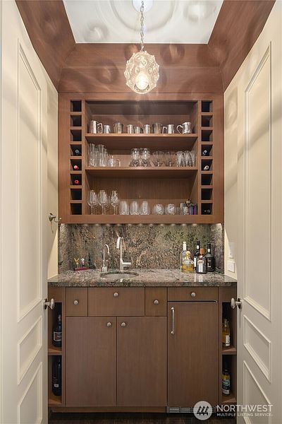 4th image of 1065 Summit Avenue E