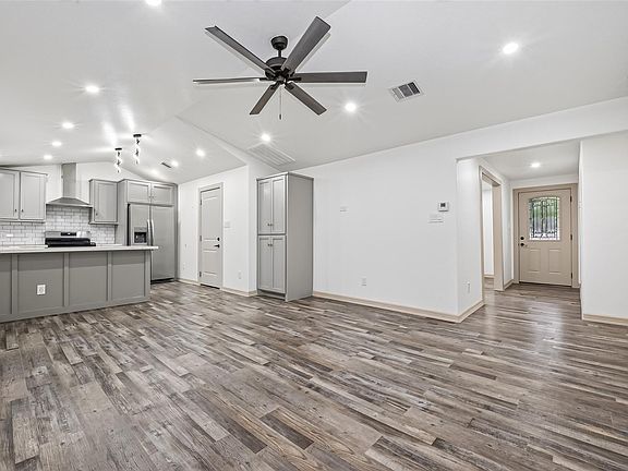 4th image of 5803 Greencraig Dr