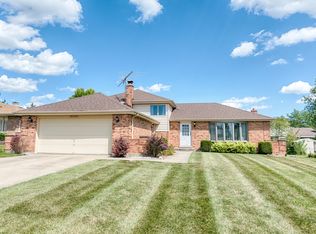 10S231 Suffield Dr, Downers Grove, IL