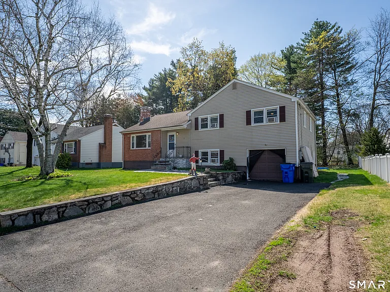 115 Hilldale Rd — Photo 1