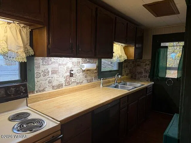3 bed, 1.5 bath, 1100 sqft, $1,200 — Photo 3