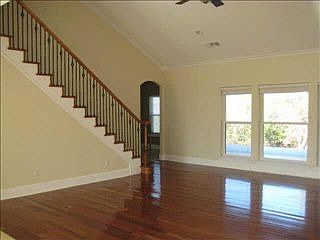 4th image of 305 Wilshire Ct