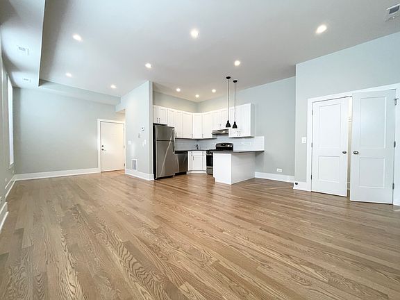 5th image of 2047 N Hoyne Ave #2RS