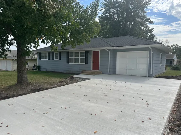 205 Crescent Dr, Chillicothe, MO 64601