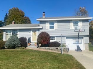 91 Mountain View Dr, Clarksburg, MA 01247