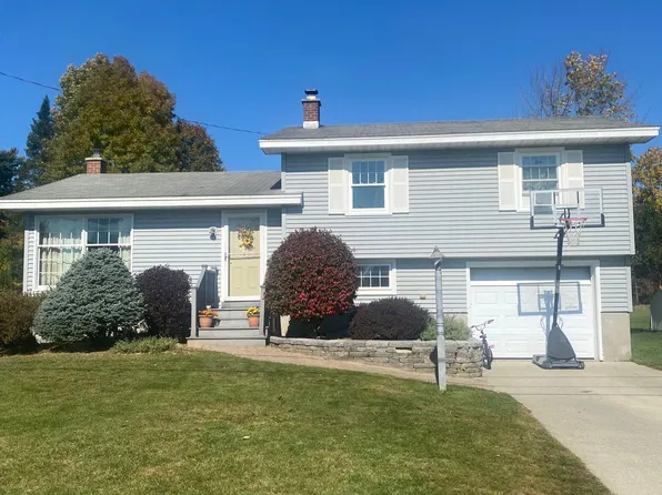 91 Mountain View Dr, Clarksburg, MA 01247