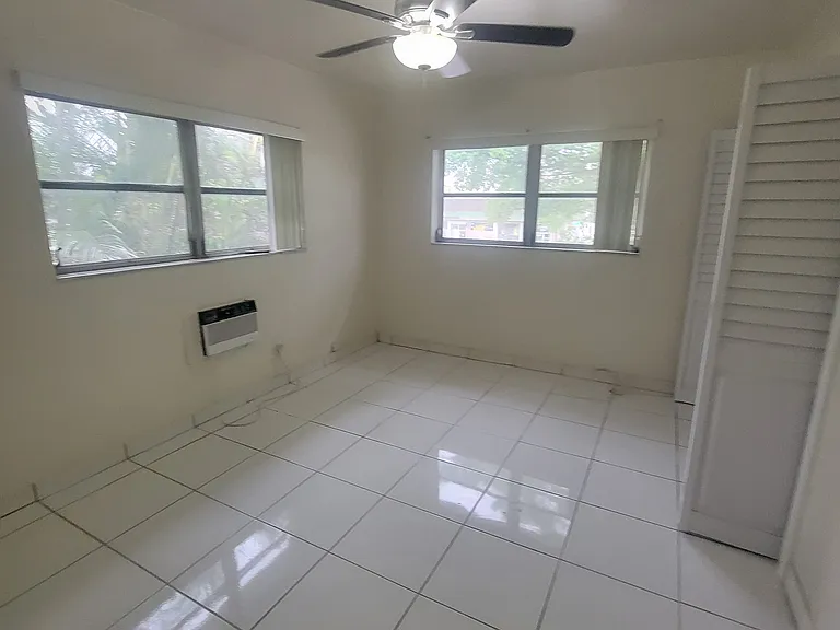 733 Curtiss Pkwy #7 — Photo 8