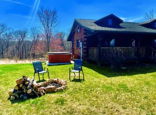 1819 Shamrock Ln, Waterville, IA 52170