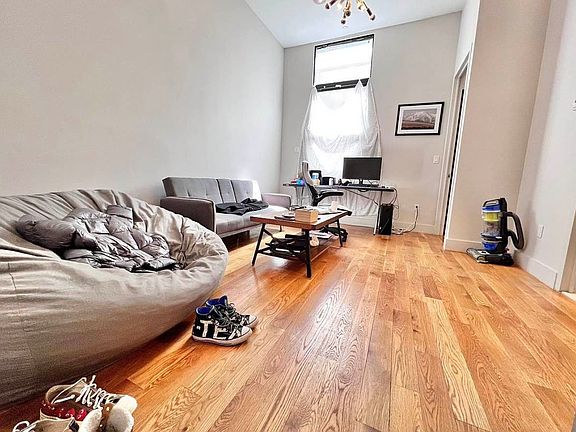 2nd image of 374 Kosciuszko St #313