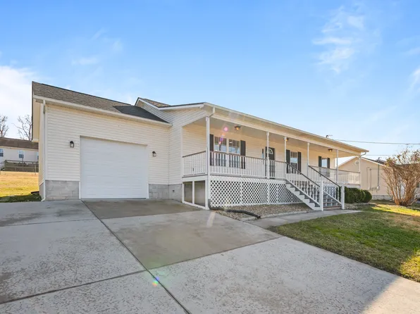 230 Clover Cir, Jacksboro, TN 37757