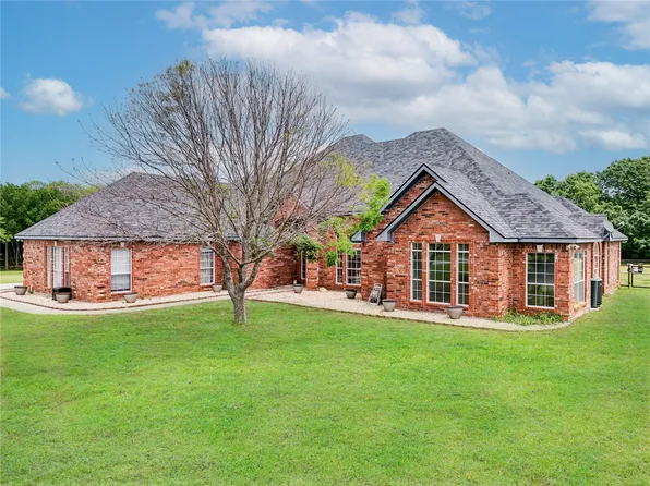 243 Green Meadow Ct, Gunter, TX 75058