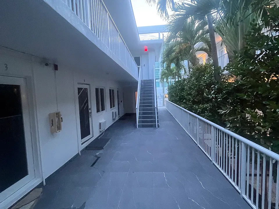 220 Meridian Ave #10