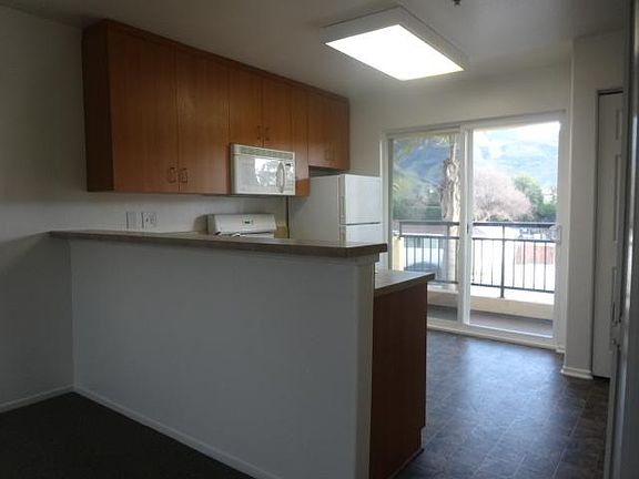 5th image of 517 E Harvard Blvd #204