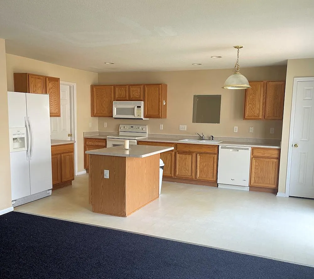 983 Canary Ct — Photo 4