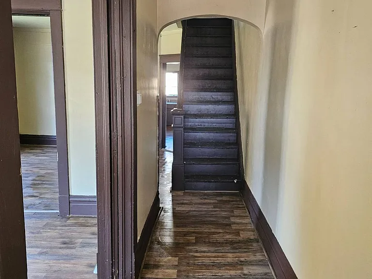 303 Phillips St — Photo 4
