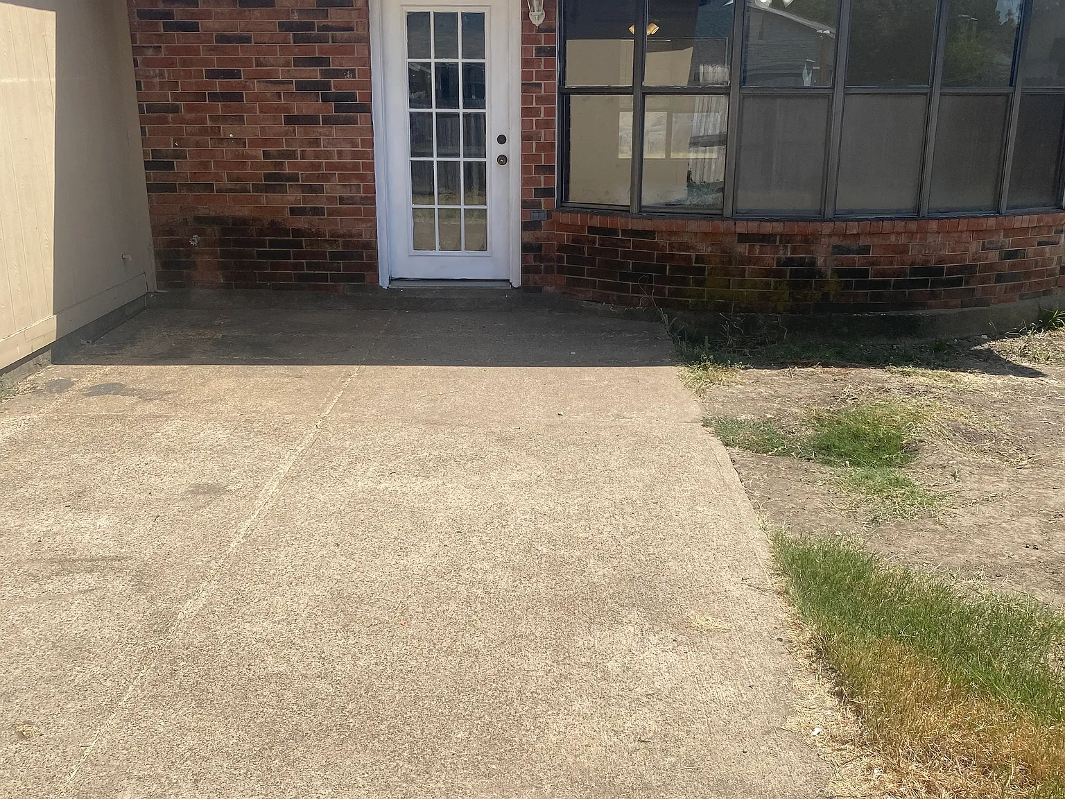3 bed, 1452 sqft, $1,995 — Photo 1