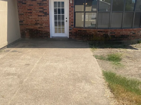 2717 Royalty Dr, Garland, TX 75044