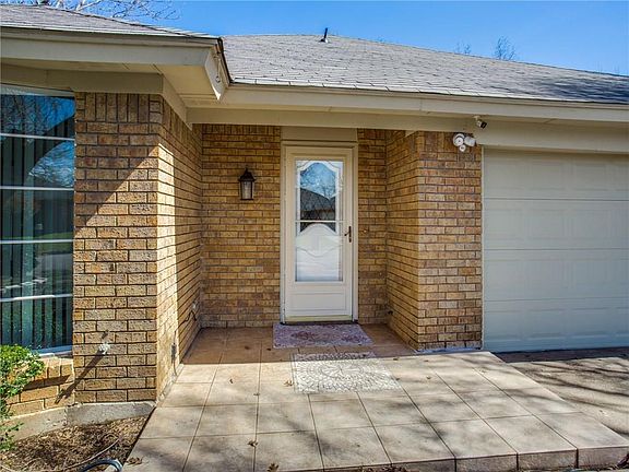 3rd image of 3840 Blue Grass Ln