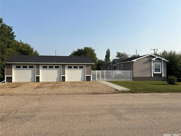 151 2nd AVENUE, Bengough, SK S0C 0K0