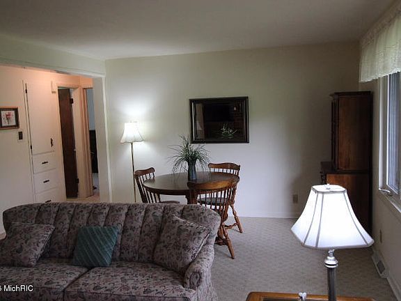 4th image of 323 Lane Ave