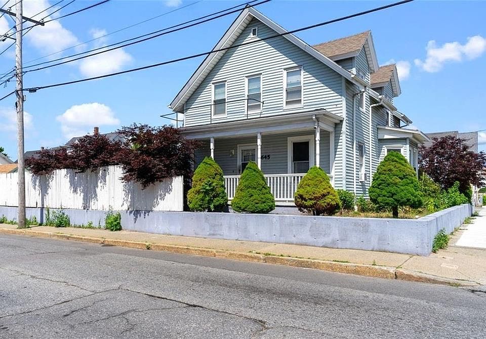 1st image of 645 Lonsdale Ave