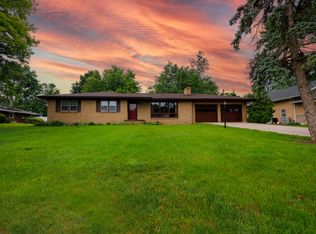 706 Heatherhill Rd, Bloomington, IL 61704